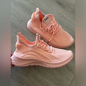 NEW Women sneakers